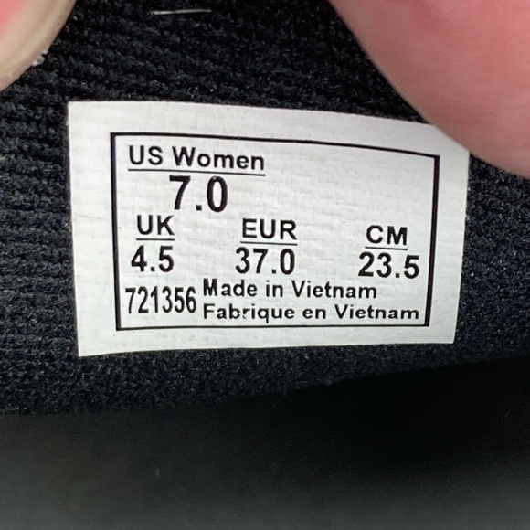 Vans Classic Black Leather Casual Slip On Shoes Sneakers 721356 Women’s Size 7. - Picture 11 of 11